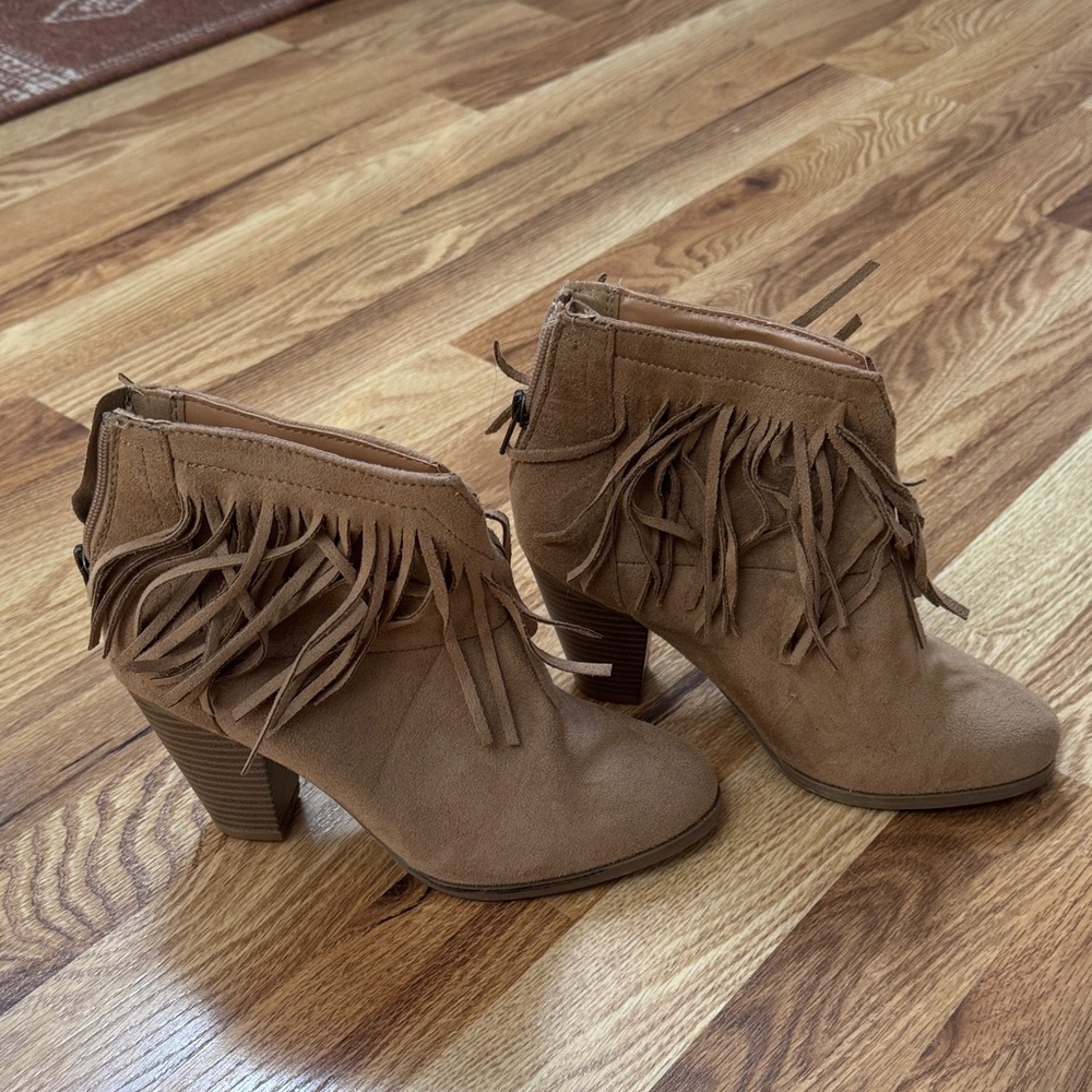 NEW never worn Fringe Tan Ankle Boots